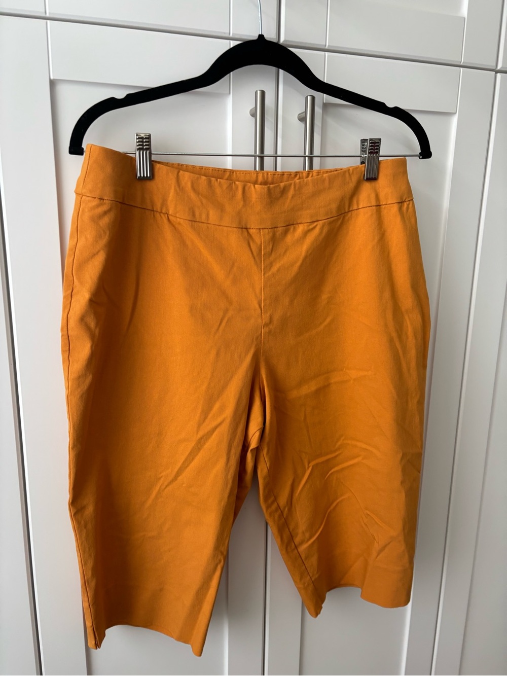 Marla Wynne pull on orange fitted shorts